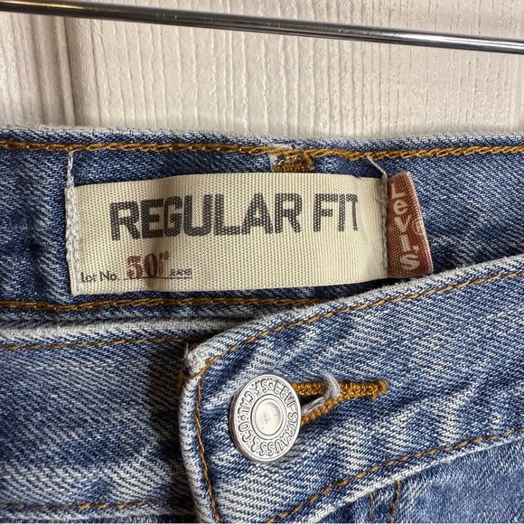 Levi’s Regular Fit Light Wash Men’s 505 Jeans Classic Denim Size 38 W 32 L GUC - Picture 5 of 7